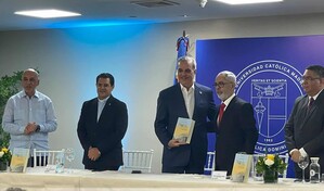 Pedro Silverio &Aacute;lvarez presenta libro que re&uacute;ne siete a&ntilde;os de an&aacute;lisis publicados en Diario Libre