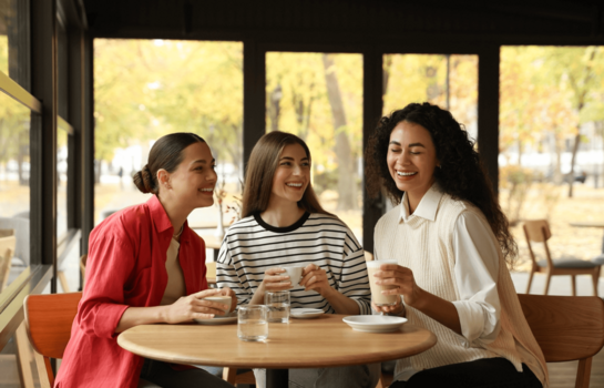 Amistad entre mujeres: la ciencia explica c&oacute;mo las amigas benefician tu salud