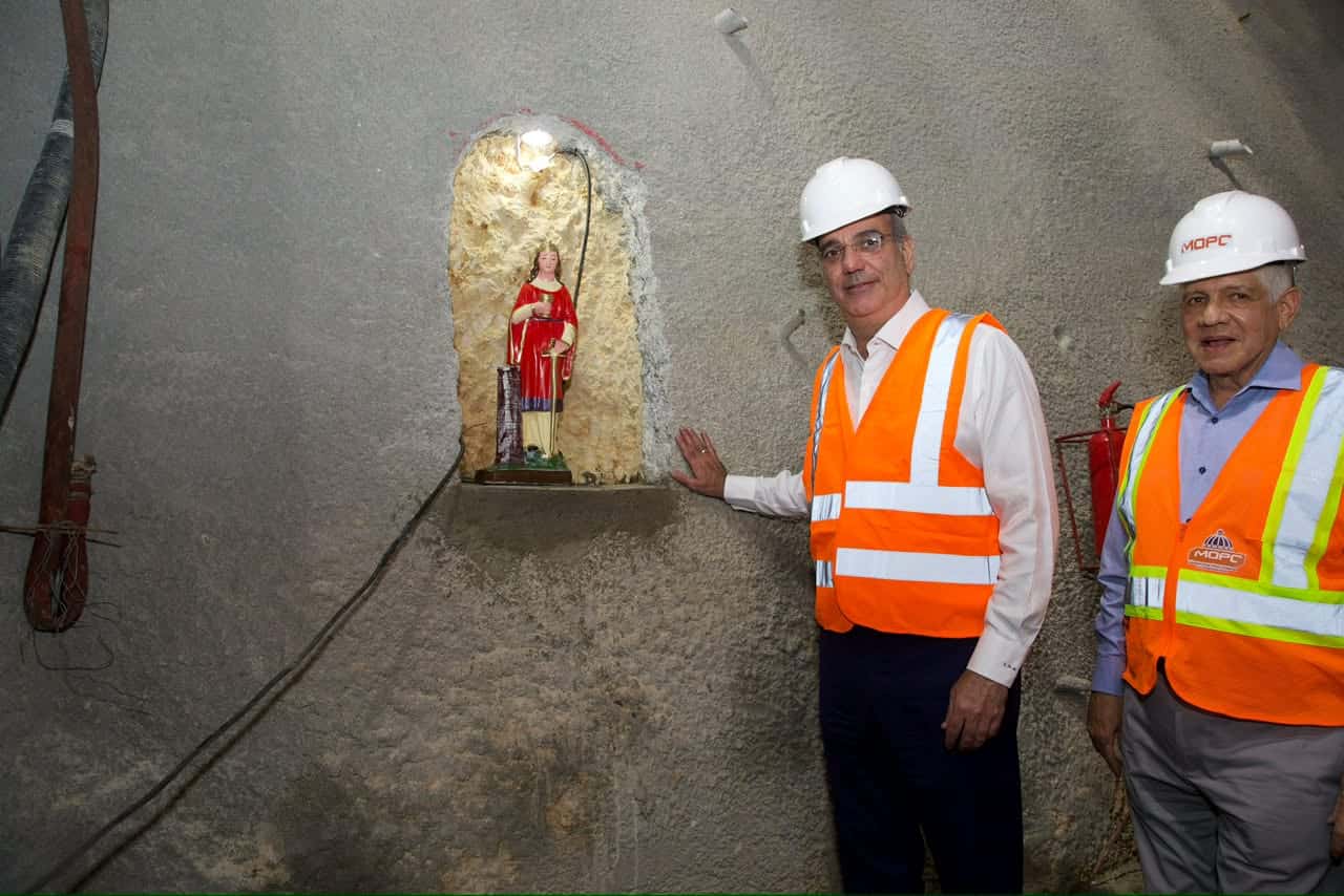 El presidente Luis Abinader y el ministro de Obras Públicas, Eduardo Estrella.