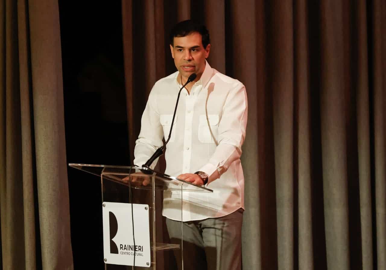 El ministro de Cultura, Roberto Ángel Salcedo, durante la ceremonia de inauguración del Centro Cultural Rainieri, en Punta Cana.