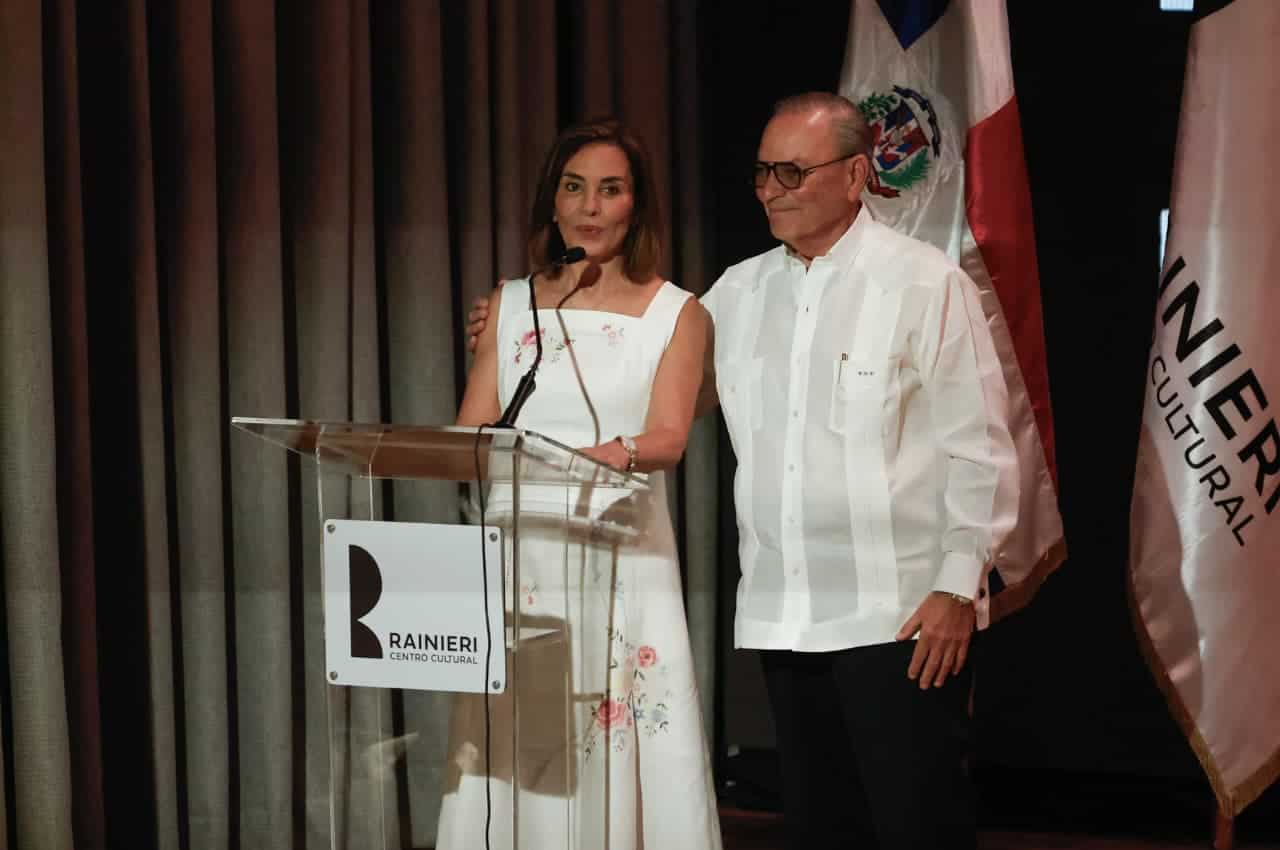 El empresario Frank Rainieri y su esposa, Haydée Kuret de Rainieri, durante la inauguración del Centro Cultural Rainieri, en Punta Cana.