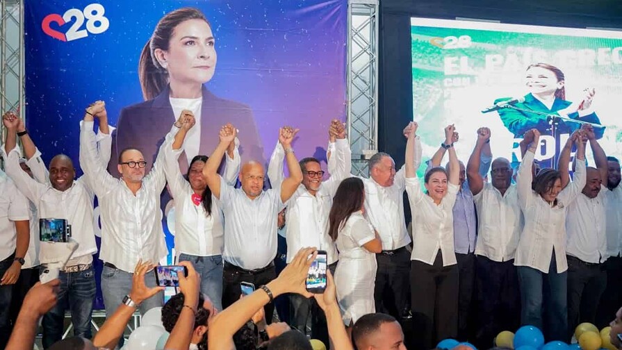 Carolina Mejía juramenta comando de campaña en la circunscripción 3 del Distrito Nacional Carolina Mejía juramenta comando de campaña en la circunscripción 3 del Distrito Nacional