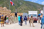 Comercio continúa en Jimaní mientras el Ejército dominicano refuerza la vigilancia fronteriza Comercio continúa en Jimaní mientras el Ejército dominicano refuerza la vigilancia fronteriza