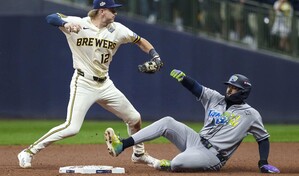Milwaukee da el primer golpe ante los Rays en el inicio de la Serie Mundial