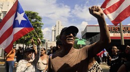 La subida de la factura de la luz y frecuentes apagones detona en protestas en Puerto Rico