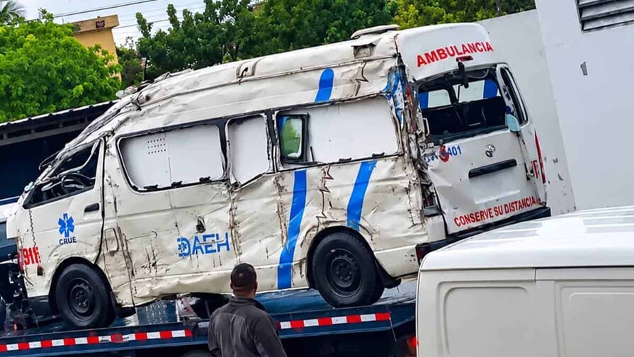 Enfermera muere en accidente de ambulancia del CRUE en Vicente Noble Enfermera muere en accidente de ambulancia del CRUE en Vicente Noble
