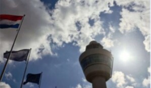 Vientos fuertes obligan a cancelar decenas de vuelos en el aeropuerto de &Aacute;msterdam