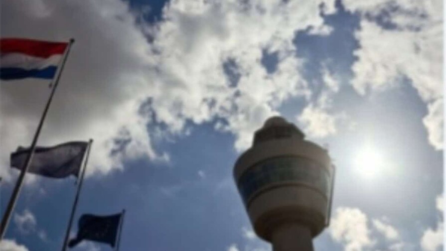 Vientos fuertes obligan a cancelar decenas de vuelos en el aeropuerto de Ámsterdam Vientos fuertes obligan a cancelar decenas de vuelos en el aeropuerto de Ámsterdam