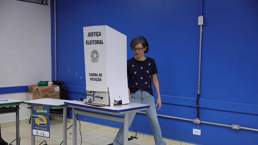 Miles de brasileños acuden a las urnas en Madrid en la segunda vuelta de las elecciones Miles de brasileños acuden a las urnas en Madrid en la segunda vuelta de las elecciones