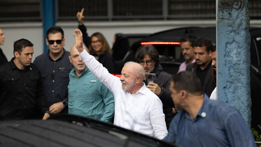Lula dice al votar que el pueblo salió a la calle a defender sus conquistas Lula dice al votar que el pueblo salió a la calle a defender sus conquistas