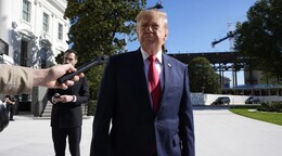 Trump llama est&uacute;pido a Obama por burlarse de sus reformas en la Casa Blanca
