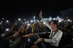 Una multitud recibe a María Corina Machado tras su esperado regreso a Venezuela Una multitud recibe a María Corina Machado tras su esperado regreso a Venezuela