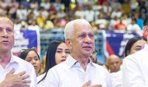 Ricardo de los Santos juramenta a representantes del sector construcci&oacute;n en apoyo a Carolina Mej&iacute;a