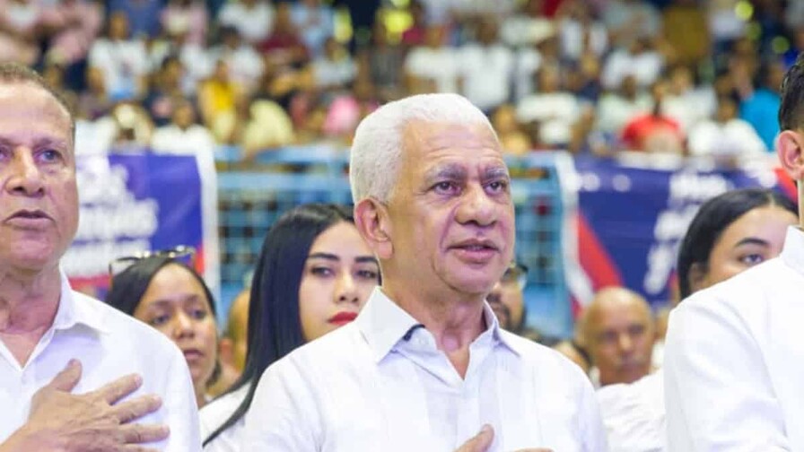 Ricardo de los Santos juramenta a representantes del sector construcción en apoyo a Carolina Mejía Ricardo de los Santos juramenta a representantes del sector construcción en apoyo a Carolina Mejía