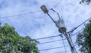 Energ&iacute;a y Minas entrega proyecto de electrificaci&oacute;n rural en Monte Plata