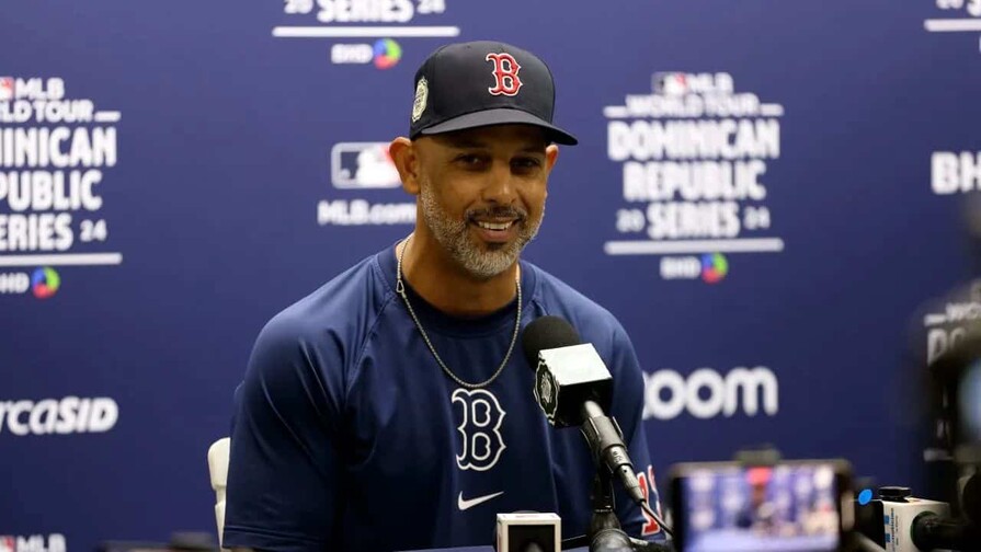 Alex Cora: Me despidieron porque los Red Sox no estaban lanzando bien Alex Cora: Me despidieron porque los Red Sox no estaban lanzando bien