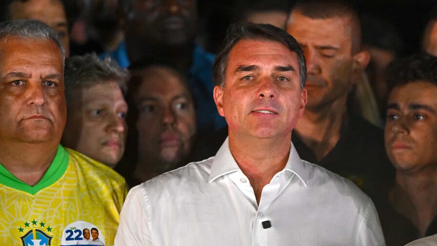 Flávio Bolsonaro: Es imposible reconocer el resultado de las elecciones en esas condiciones Flávio Bolsonaro: Es imposible reconocer el resultado de las elecciones en esas condiciones