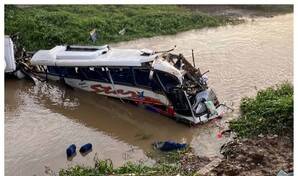 Autob&uacute;s cae a un r&iacute;o: el fatal accidente que dej&oacute; dos m&uacute;sicos de vallenato muertos y 20 heridos