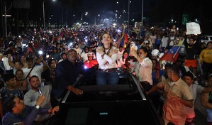 Mar&iacute;a Corina Machado regresa a Venezuela entre una multitud que exige elecciones