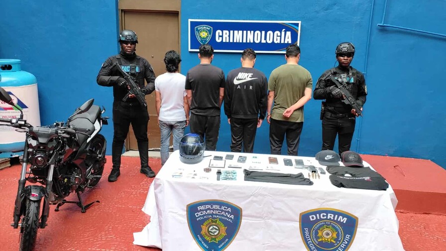 Policía arresta a cuatro colombianos acusados de robo a mano armada en Piantini Policía arresta a cuatro colombianos acusados de robo a mano armada en Piantini