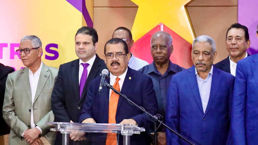 El PLD denuncia que más de 1.5 millones de pollos permanecen sin venderse en granjas El PLD denuncia que más de 1.5 millones de pollos permanecen sin venderse en granjas