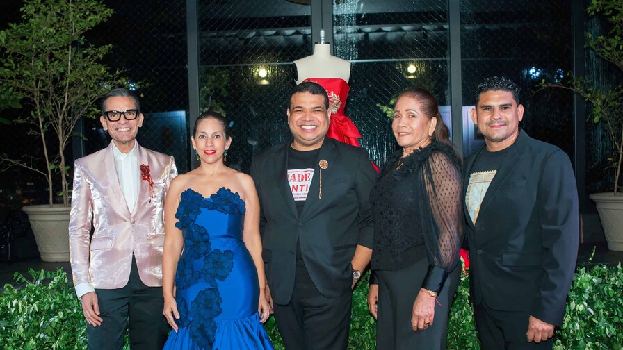 Rafael Rivero propone vestir a Santiago de moda, arte y memoria