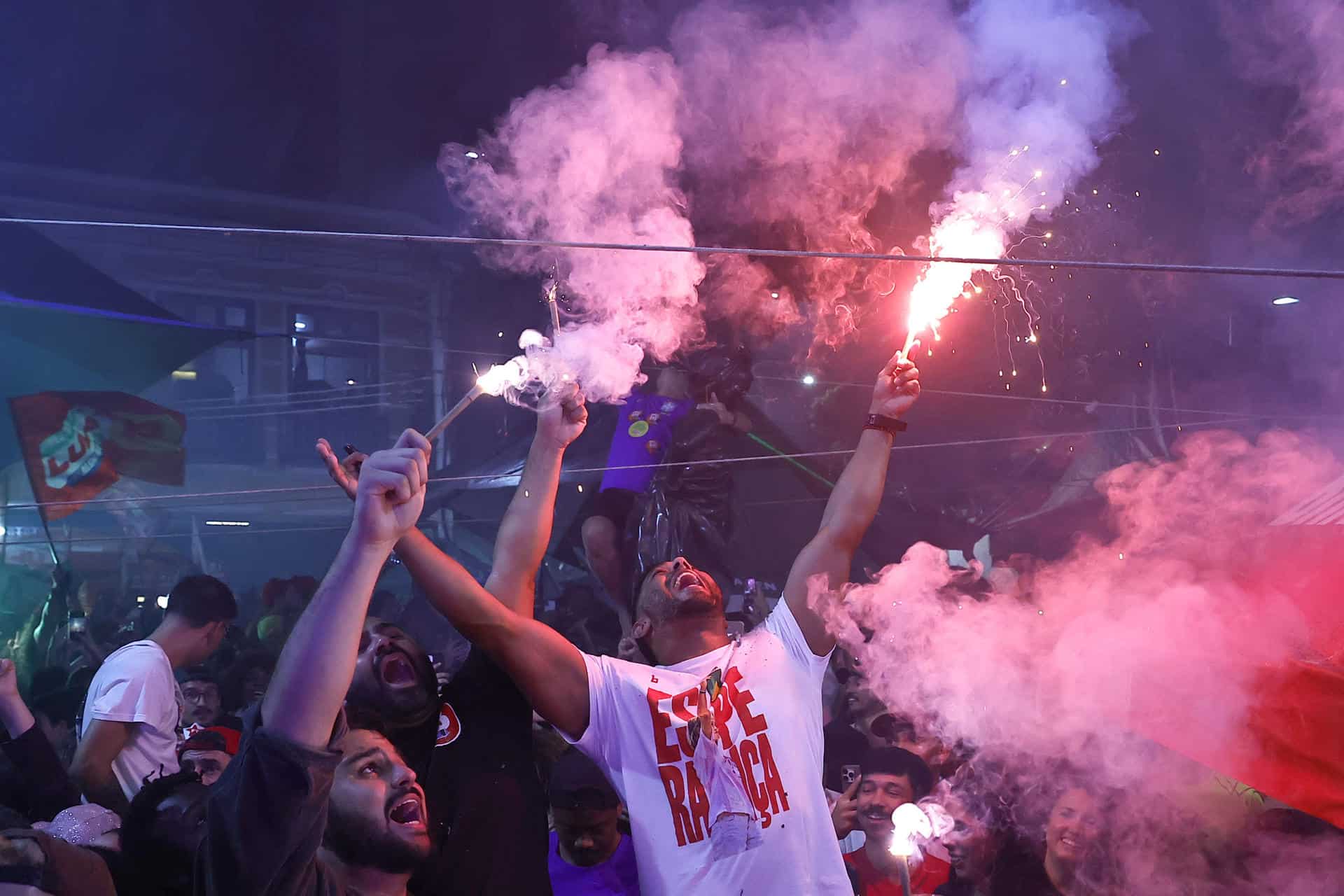 Simpatizantes de Lula celebran la victoria el domingo 25 de cotubre en Brasil.