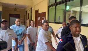 Aplazan incidentado juicio preliminar contra siete procesados por muerte de chofer en Santiago