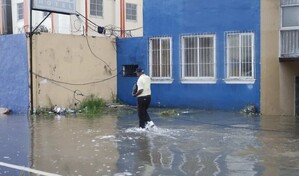 Lluvias provocan inundaciones urbanas y taponamientos en el Gran Santo Domingo