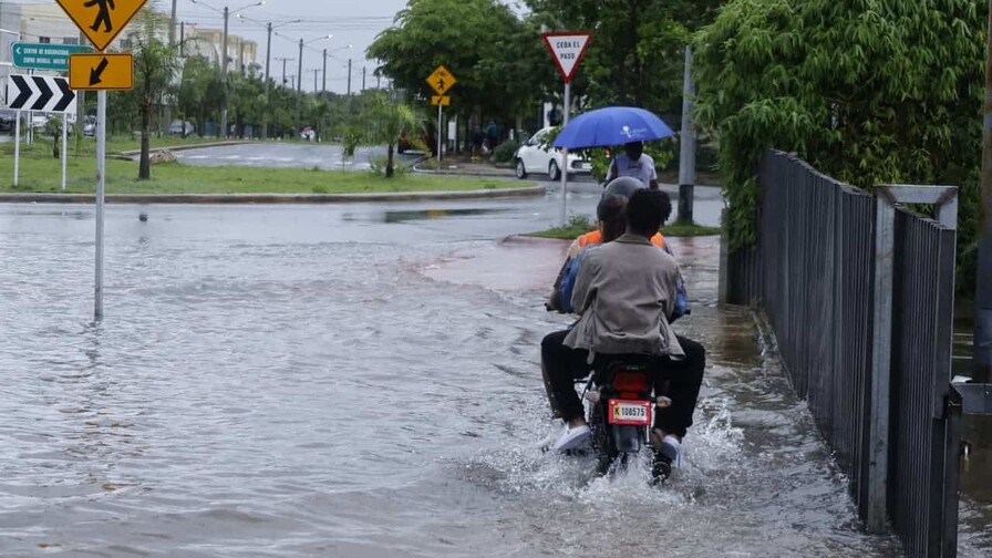 COE eleva a 22 las provincias en alerta por la incidencia de dos vaguadas que interact&uacute;an en el pa&iacute;s