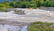Crecida del r&iacute;o Las Cuevas deja comunidades parcialmente incomunicadas en Azua