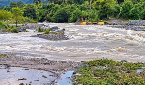 Crecida del r&iacute;o Las Cuevas deja comunidades parcialmente incomunicadas en Azua