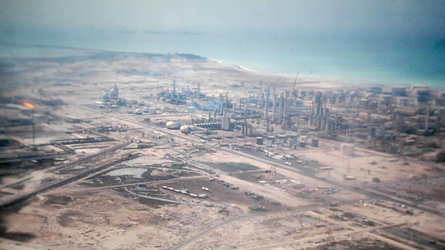 Hutíes de Yemen atacan la mayor refinería de petróleo de Arabia y el Ministerio de Defensa en Riad Hutíes de Yemen atacan la mayor refinería de petróleo de Arabia y el Ministerio de Defensa en Riad