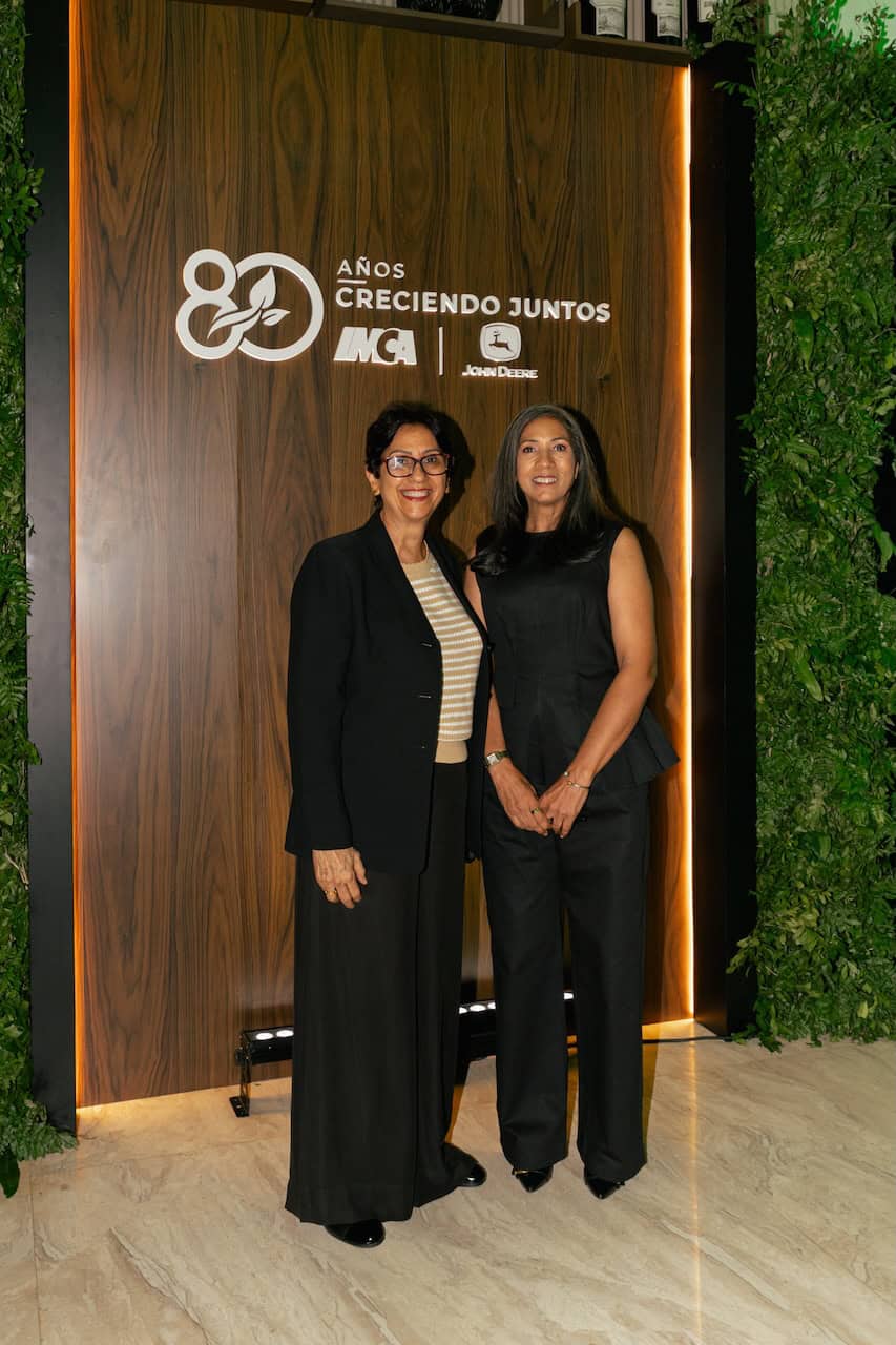 Rosa Elena Santana y Raquel Martínez.