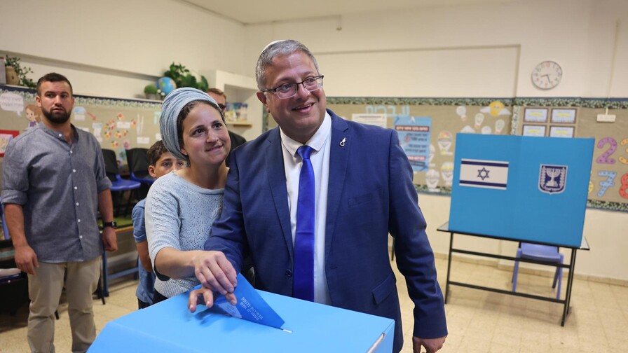 Itamar Ben Gvir vota en elecciones israel&iacute;es y llama a la movilizaci&oacute;n desde Kiryat Arba