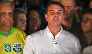 Fl&aacute;vio Bolsonaro huye a EE. UU. con su familia y Lula califica la salida de vergonzosa
