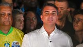 Fl&aacute;vio Bolsonaro se declara presidente electo de Brasil y luego da marcha atr&aacute;s
