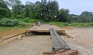 Lluvias provocan colapso de puente en construcci&oacute;n entre Yamas&aacute; y Don Juan