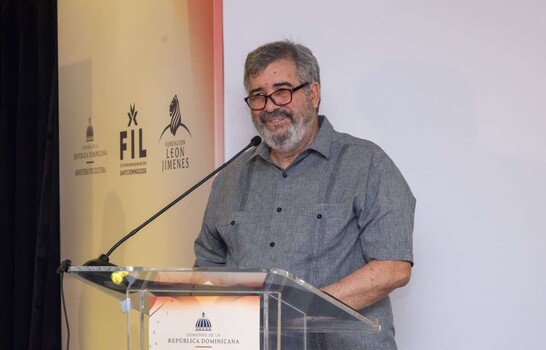 Pablo Mella es galardonado con el Premio Nacional de Investigaci&oacute;n Cultural por su obra sobre dominicanidad