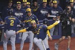 Cerveceros aplastan 10x1 a los Rays y acaricia su primer título de la Serie Mundial Cerveceros aplastan 10x1 a los Rays y acaricia su primer título de la Serie Mundial