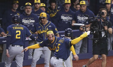 Cerveceros aplasta 10x1 a los Rays y acaricia su primer t&iacute;tulo de la Serie Mundial