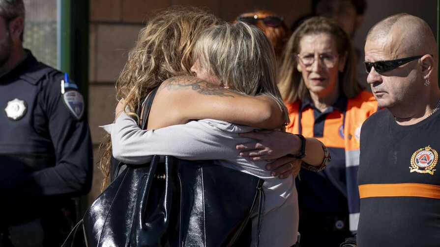 Accidente de tren en España: solidaridad de los vecinos y desesperación de los familiares Accidente de tren en España: solidaridad de los vecinos y desesperación de los familiares