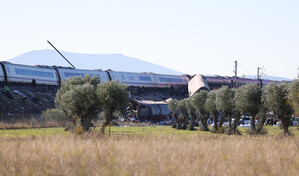 Al menos 30 muertos tras choque de dos trenes de alta velocidad en Espa&ntilde;a