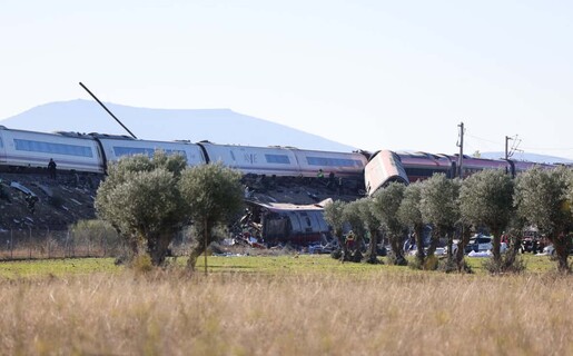 Al menos 46 muertos tras choque de dos trenes de alta velocidad en Espa&ntilde;a