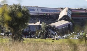 Choque de trenes de alta velocidad en Espa&ntilde;a provoca tragedia ferroviaria