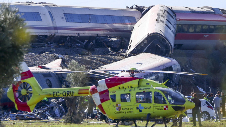 Asciende a 68 el balance de muertos en el accidente ferroviario en España Asciende a 68 el balance de muertos en el accidente ferroviario en España