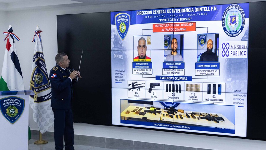 Desmantelan red de tráfico de armas integrada por deportados; ocupan cinco fusiles y una Uzi Desmantelan red de tráfico de armas integrada por deportados; ocupan cinco fusiles y una Uzi