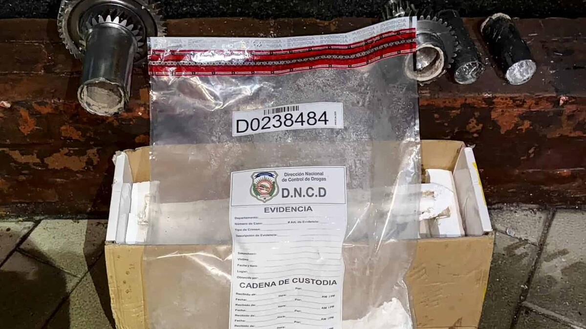 La DNCD frustra un envío a Canadá: presunta cocaína oculta en un eje de transmisión en el AILA