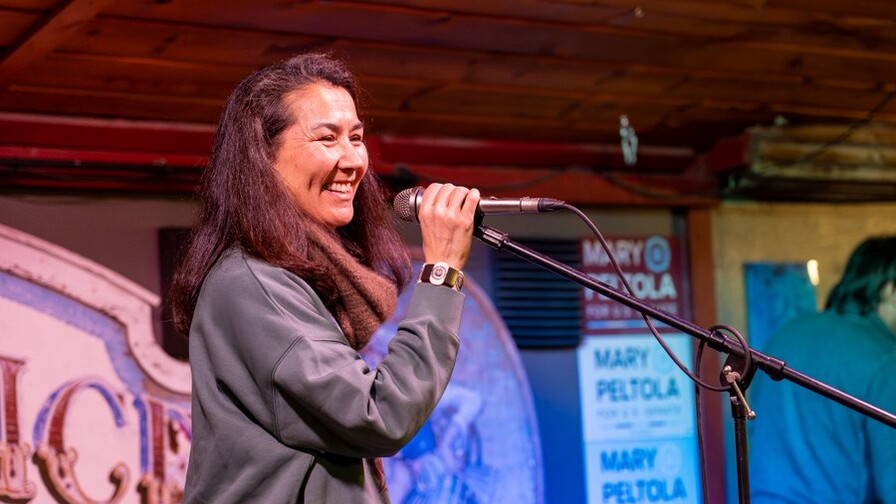 Trump pide que impidan concurrir a candidata demócrata al Senado por Alaska por fraude Trump pide que impidan concurrir a candidata demócrata al Senado por Alaska por fraude