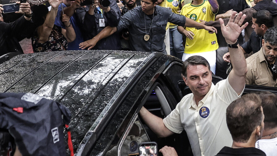Fl&aacute;vio Bolsonaro aterriza en Estados Unidos, seg&uacute;n medios